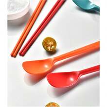 耐熱矽膠筷子和湯匙組,攜帶方便,防黴變,防滑易握。適用於食物接觸,衛生舒適的矽膠材料製成。光滑的握把,防滑的筷子底部。易於清潔,無異味,耐高溫 - 深藍色 - 查看 4