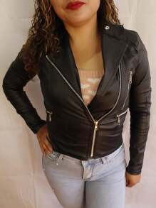 Chaqueta biker negra sexy e informal para mujer con solapa, cremallera y mangas largas clásicas. Corte corto y tejido sin elasticidad, ideal para fiestas. - Negro - Ver 1