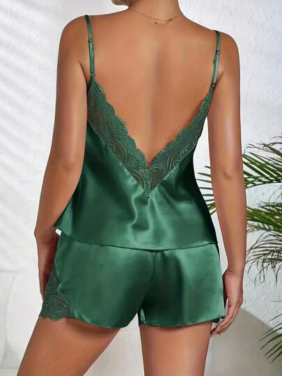 蕾丝拼接露背吊带背心和短裤睡衣套装，圣诞节礼物