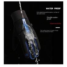 一双粉色女士天鹅绒手套，冬季保暖手套，摩托车骑行手套，防水手套，触屏手套，徒步手套。