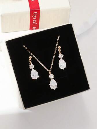 3 合 1 简约、优雅、别致、前卫、奢华华丽的珠宝套装，由黄铜制成，配有闪亮的水钻水滴和圆形吊坠，包括链式项链和耳环。非常适合女性和女孩毕业、度假、海滩派对、聚会、宴会、婚礼、伴娘、最好的朋友、女朋友、生日、爱情告白、求婚、教师节、母亲节、情人节、女神节等。附赠精美的蝴蝶结礼盒。妈妈、母亲、母亲节、礼物