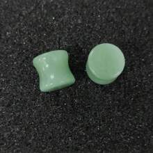 2入組天然綠色東陵玉耳塞,6mm-16mm身體穿孔用耳塞,男女通用 - 綠東陵石頭擴耳器 - 查看 2