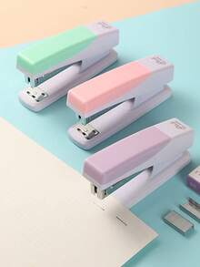 1套订书机套装,包括订书钉、便携式订书机、卡通文具、学校办公用品、办公文件装订机。