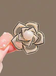 1pc Camellia Brooch High-End Ladies' Brooch With Hollow Design Simple Flower Pin For Coats, Versatile Accessory For Women's Attire, Perfect Gift For Daily Wear Elegant Valentine's Day Valentines Dress Accessories Pin For Clothes Bag Charm School Office Accessories Shirts Jacket Jewelry Christmas Halloween Clothes Pin Funny Cute Teacher Gifts Costume Accessories Bag Charms