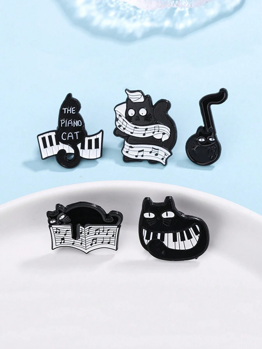 1只可愛的卡通黑貓彈奏鋼琴胸針,貓形音樂主題徽章針