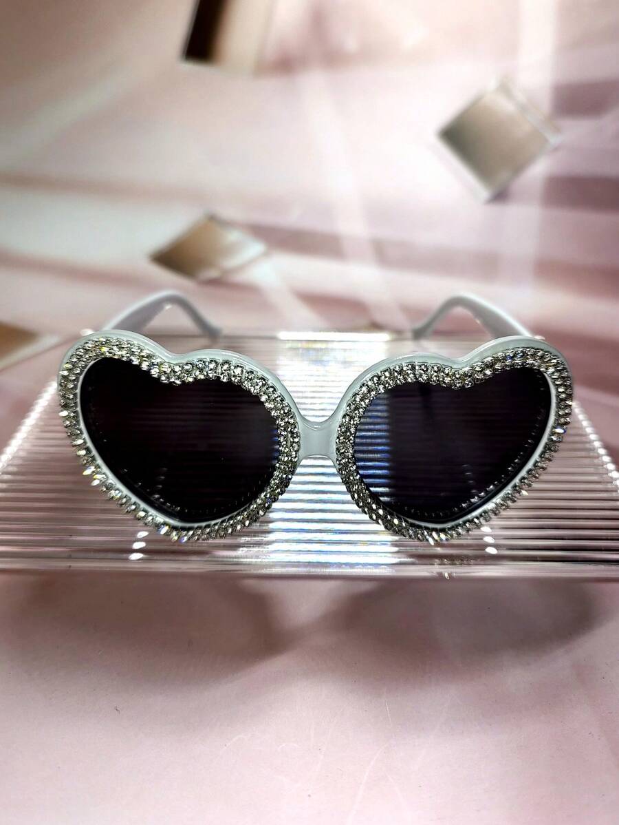 1 件时尚水钻心形时尚眼镜，适合女士、情侣、情人节礼物套装，适合海滩、泳池、度假等场合。（不含眼镜盒，但配有防丢绳和清洁布）；四季蒸汽朋克、朋克、Y2k 黑色、粉色、红色色调、复古、经典、时尚、时尚派对时尚眼镜