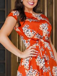 Vestido em malha com gola redonda busto forrado saia evasê e manga curta com detalhe de amarração na lateral. - Laranja - Visão 5