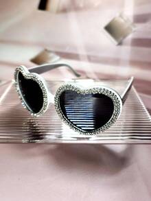 1 件时尚水钻心形时尚眼镜，适合女士、情侣、情人节礼物套装，适合海滩、泳池、度假等场合。（不含眼镜盒，但配有防丢绳和清洁布）；四季蒸汽朋克、朋克、Y2k 黑色、粉色、红色色调、复古、经典、时尚、时尚派对时尚眼镜