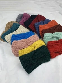 1件随机颜色欧洲编织十字羊毛发带，秋冬季护耳保暖头套，加宽加厚手工编织发箍，时尚个性化装饰发饰