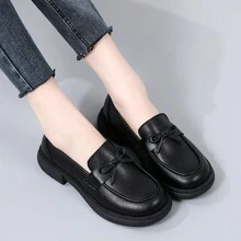 2023年新款防滑百搭女式白色运动鞋，软底休闲一脚蹬平底鞋