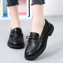 2023年新款防滑百搭女式白色运动鞋，软底休闲一脚蹬平底鞋