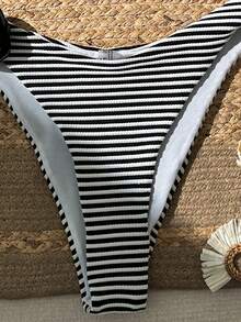 Conjunto de bikini con decoración de rosa de tela con textura de rayas - Negro - Ver 4