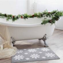 DeramHy home DeramHy Home 1 Stück Weihnachten Grauer Schneeflocken Badematte für Badezimmer - Süße saugfähige waschbare Badezimmer Teppiche mit rutschfester Rückseite - Schöner Schneeflocken Badezimmerteppich für Weihnachtsdekorationen Zuhause Badezimmer Dekor Bodenteppich Außenvorleger Fußmatte Sommer Badezimmer Accessoires Einschulung