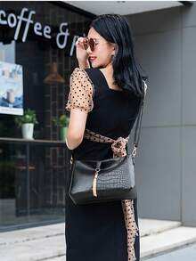 1 cái chất liệu da PU , Nhẹ , Thương vụ Hàng ngày , Dập nổi cá sấu Tua Trang trí Túi đeo chéo , Của phụ nữ Túi đeo vai , Điện thoại di động Cái túi , Hoàn hảo Dành cho Cô gái , Quý cô , Cao đẳng Sinh viên , Cổ cồn trắng Công nhân
工人 , Văn phòng , Trường đại học , Làm việc , Làm Việc  , - màu đen - Xem 4