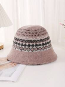 復古款格紋針織桶帽，內層經厚實針織的紗線，適用於秋冬日常穿搭，保暖實用