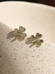 1 Pair Minimalist Chic Versatile Alloy Heart & Clover Hollow Heart Stud Earrings, St. Patrick's Day - Clover Earrings - View 6
