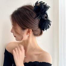 1個純ins風格羽毛髮卡,高貴典雅的超妝仙女級頭飾