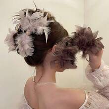 1個純ins風格羽毛髮卡,高貴典雅的超妝仙女級頭飾