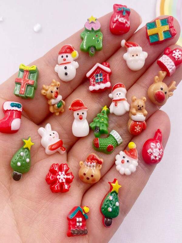 40 pezzi Assortimento casuale di decorazioni natalizie in resina miniatura, inclusi pupazzi di neve, alberi, Babbo Natale, scatole regalo, borse portamonete, guanti, calze, fiocchi di neve, cervi, case, per arte di unghie, scrapbooking e artigianato