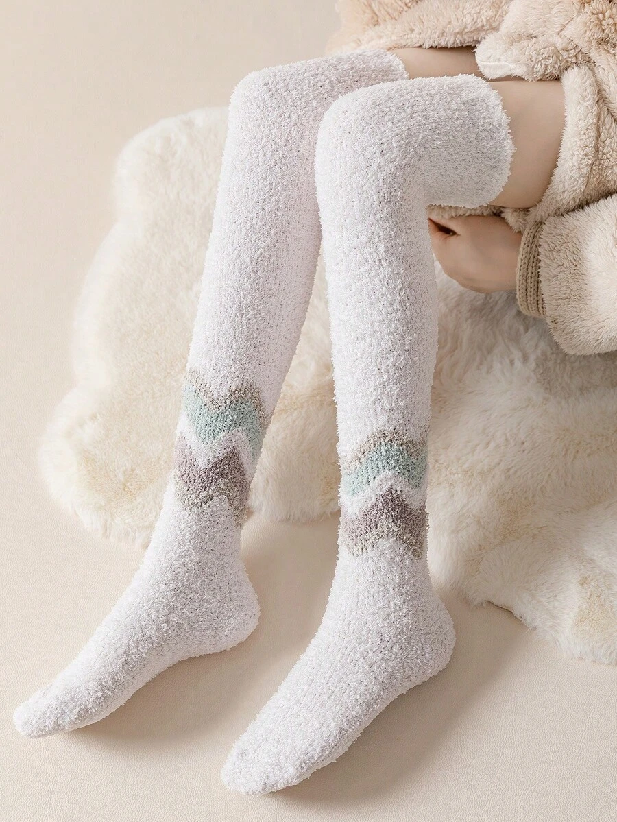 1對女式珊瑚絨加厚高筒襪，柔軟舒適，保暖保熱，適用於冬季居家及日常生活 (多種風格可選)