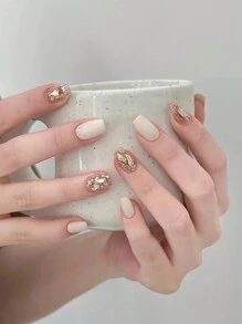 MYSEVENDAY 使用這款24件套的短方形奶白色指甲寶石,搭配閃亮珍珠和鑽石,可以瞬間提升您的造型!配備1入果凍凝膠和1個指甲磨光器,可重複使用。非常適合旅行,日常穿著和休閒時間! - 彩色 - 查看 1