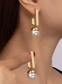 1Pair Creative Design Hoop Earrings Zinc Alloy Jewelry Gold Elegant Classic Style Embellished Faux Pearl Dating Earrings - Gold - View 1