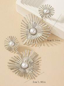 1 Pair Of Elegant Pearl Fashion Exaggerated Radial Metal Line Earrings - Silver - View 4