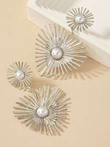 1 Pair Of Elegant Pearl Fashion Exaggerated Radial Metal Line Earrings - Silver - View 3