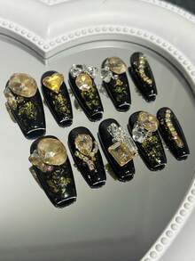 10 cái Thủ công Dài Móng Tay Hình dạng Móng giả Với Đen Và Vàng , Trang trí Với Vàng Những trái tim Hoặc Kim cương giả In Hình dạng Của Trứng ; Cái này Sang trọng Phong cách Móng tay giả Bộ Coverage hoàn toàn Đối với Của bạn Ngón tay Hoàn hảo Đối với Nhiều loại Dịp Như Buổi tiệc , Nhảy múa , Hoặc Là Có thể tái sử dụng Và Tính năng Nhấn-Bật Thiết kế , Gói hàng Bao gồm 1 Miếng Thạch Keo dính Và 1 Miếng Móng tay - Nhiều màu - Xem 6