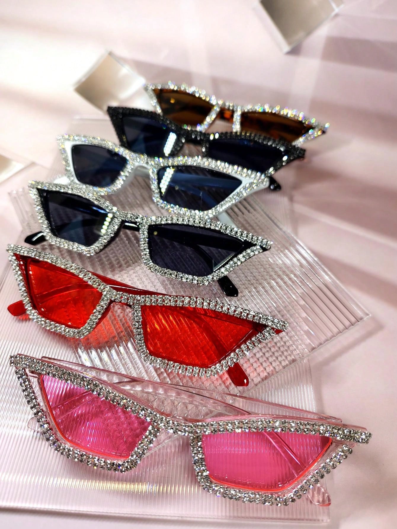 015068863000717077 1 Pair Women Rhinestone Decorated Crystal