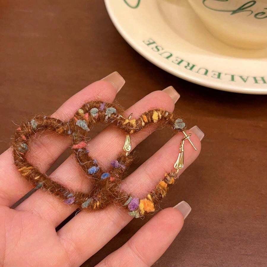 Colorful Yarn Wrapped Heart Shaped Stud Earrings For Women, Unique Design With Minimalist Style, Suitable For Autumn And Winter Outfits - Brown - View 1