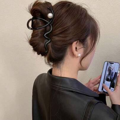 1 pieza Pasador de pelo con perla falsa de onda exquisita en negro, diseño único, sensación de alta gama, adecuado para uso diario, el último pasador de pelo, adecuado para uso en la almohada, elegante pinza para el cabello para mujer para vacaciones, accesorios para el cabello