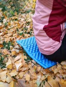 1入組可摺疊泡棉墊,輕巧且便攜,適用於戶外露營、野餐和公園