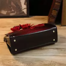 TÚI XÁCH LUCY S Túi xách nữ cao cấp màu gradient trang trí hoa 3d, túi đeo vai, túi đeo chéo và ví - Màu Đỏ Sâu - Xem 6