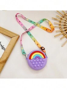 1個紫色兒童斜背包,彩虹泡泡形狀,背面按壓泡泡,柔軟,舒適且耐磨的矽膠材料,可愛的肩背袋零錢包,適用於女孩和男孩