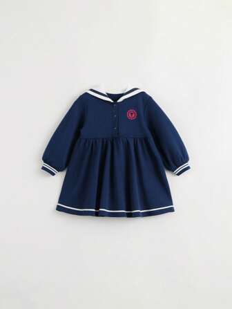 Klänningar för unga flickor