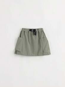 年輕女孩戶外風格時尚半身裙帶大口袋,秋天