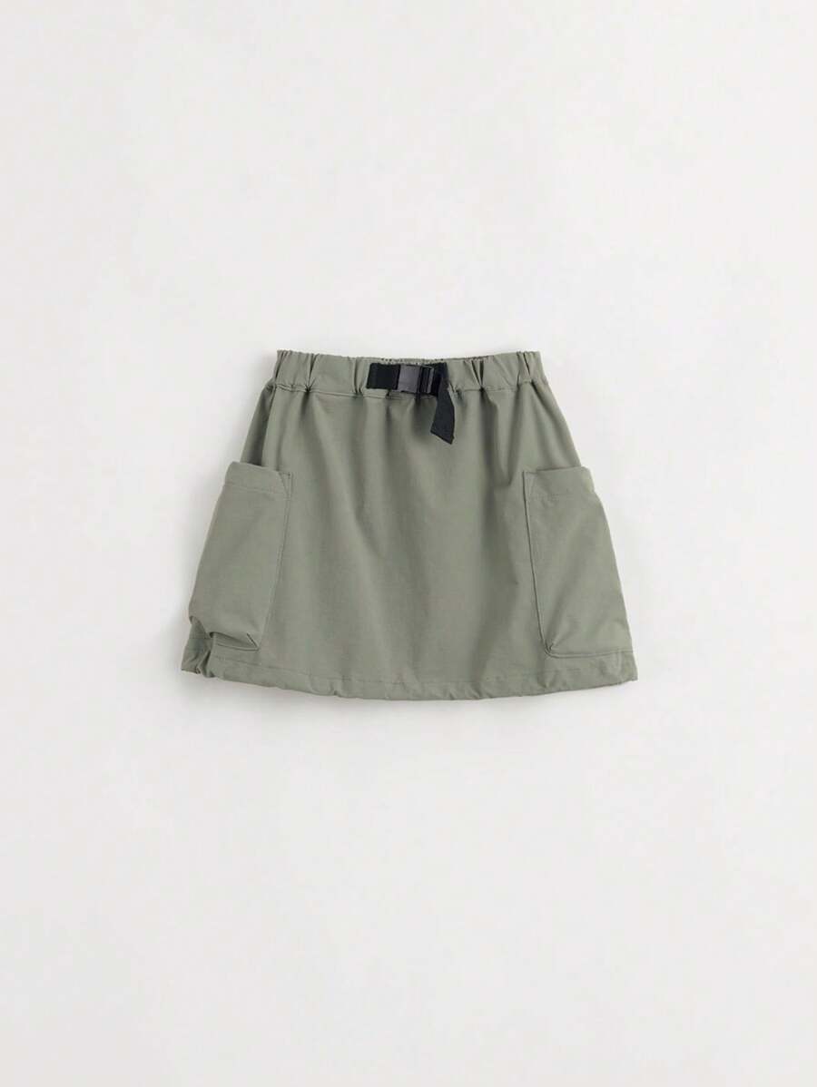 年輕女孩戶外風格時尚半身裙帶大口袋,秋天