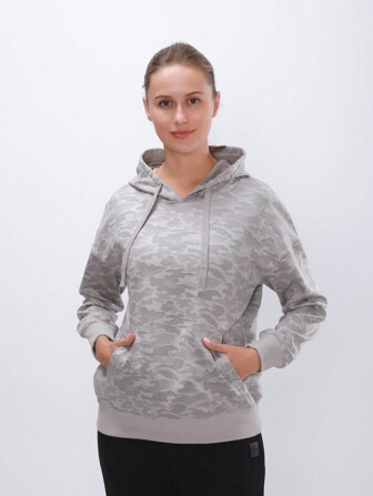 1pc Women's Fashionable And Breathable Gray Camo Print Hooded Pullover Sweatshirt