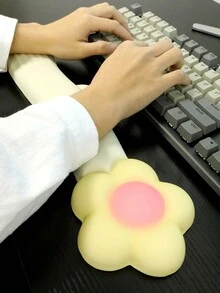 1pc Flower-Shaped And Highly Attractive Mouse Pad With Wrist Support, Keyboard & Mouse Wrist Rest Pad, Silicone Gel For Women And Men - Yellow - View 4