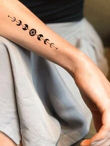 1張刺青貼紙,星星、月亮、鯨魚和海浪圖案,男女均可日常和假日使用 - 黑色 - 查看 6