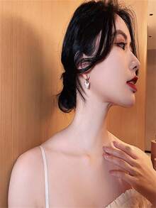 1pair Fashionable & Lovely White Butterfly Earrings - White - View 2