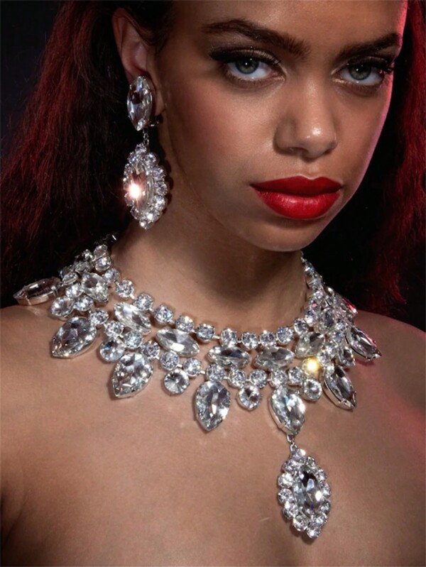 Elegante Conjunto De Collar Y Aretes De Novia De Forma Geométrica Con Pedrería