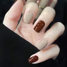 Box mit 150 Stück abnehmbaren, bräunlich gefärbten Kunstnägelspitzen aus Mylar für den Herbst/Winter-Stil, Drucknägel, Nagelbedarf