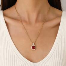 1件不锈钢18K镀金个性化方形吊坠项链，镶嵌满水钻，适合女性日常佩戴，是馈赠亲朋好友的绝佳礼物。 - 紅色 - 查看 2