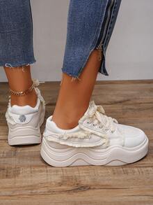 女士時尚全搭配和獨特設計的學生白色運動鞋,具有波浪流蘇,圓頭和增高厚底,適合休閒運動 - 白色 - 查看 2
