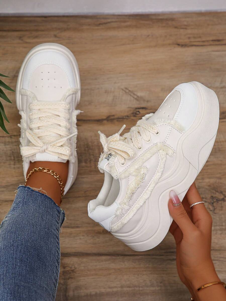 女士時尚全搭配和獨特設計的學生白色運動鞋,具有波浪流蘇,圓頭和增高厚底,適合休閒運動 - 白色 - 查看 1
