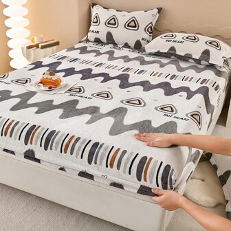 1pc Soft, Comfortable, Delicate Flannel Non-Slip Fitted Sheet With Milk Velvet Wrap Design And Bed Mattress Protector For Warmth, Suitable For Nude Sleep, Fluorescent Agent Free, Autumn And Winter