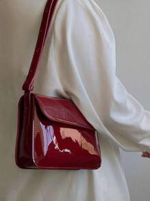 小型单肩包复古勃艮第翻盖时尚风格，漆皮亮面防水 PU 材质女士斜挎包，送给她的最佳情人节礼物，时尚勃艮第包