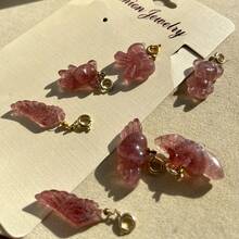 天然水晶草莓石吊墜,可用於diy手鍊項鍊製作,多功能扣飾珠寶吊墜 - 草莓晶蝴蝶結提溜吊墜一個 - 查看 4